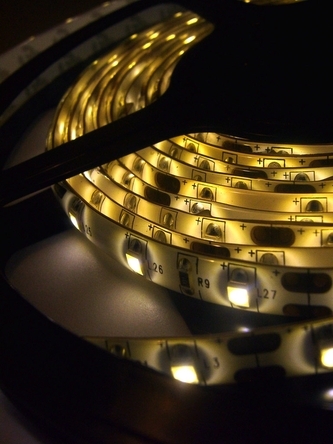 LED páska SMD5050, teplá bílá, 12V, 1m, 60 LED/m LED páska SMD5050, teplá bílá, 12V, 1m, 60 LED/m