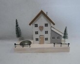 Svícen dřevo domeček bílý 20x6x14 cm