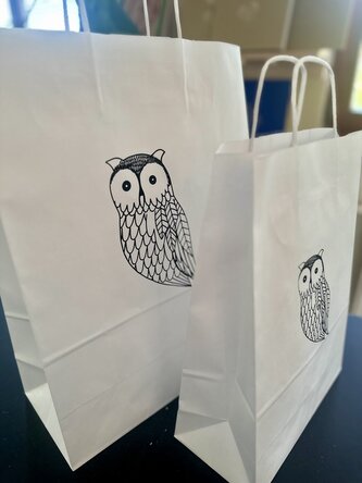 Be Nice bílá Dárková taška Sovička Velká: 32x41 (š x v)