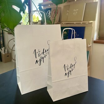Be Nice bílá dárková taška - Všechno nejlepší Velká: 32x41 (š x v) Be Nice bílá dárková taška - Všechno nejlepší Velká: 32x41 (š x v)