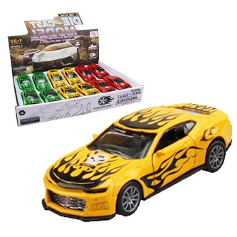 Kovové závodní auto na zpětný chod