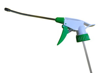 Postřikovač s dlouhou kovovou tryskou na PET láhev Postřikovač s dlouhou kovovou tryskou na PET láhev