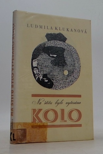 Na štítu bylo vytesáno kolo