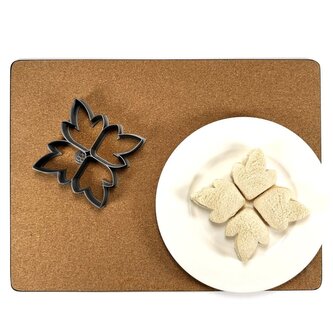 Stopy dinosaura/květy vykrajovátko na tousty/sendviče