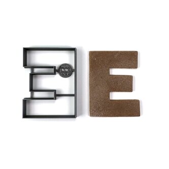 Písmeno E (10cm) vykrajovátko/formička