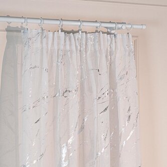 Dekorační vzorovaná záclona s řasící páskou MARMA bílá/stříbrná 140x250 cm (cena za 1 kus) MyBestHome