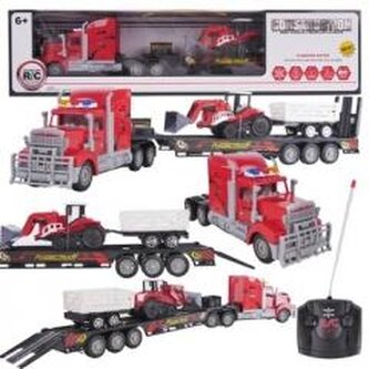 Ciężarówka z traktorem i przyczepką Ciężarówka z traktorem i przyczepką