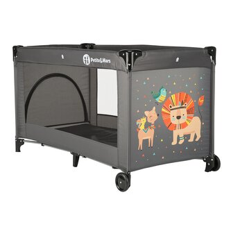 PETITE&MARS Postýlka cestovní Koot - Lion Grey PETITE&MARS Postýlka cestovní Koot - Lion Grey