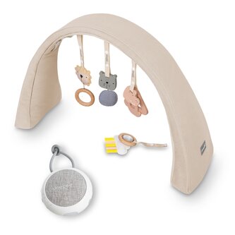 Nastavitelná hrazdička s hračkami a bílým šumem 2v1 Sleepee Sand Nastavitelná hrazdička s hračkami a bílým šumem 2v1 Sleepee Sand