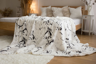 Jerry Fabrics s. r. o. Deka s beránkem mikroflanel 150x200 - Mramor bílý Jerry Fabrics s. r. o. Deka s beránkem mikroflanel 150x200 - Mramor bílý