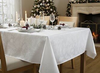 Vánoční ubrus na stůl PINE CHARM 145x220 cm bílá