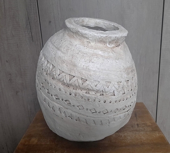 Amfora šedá se vzorem křivá vyšší 30x28cm