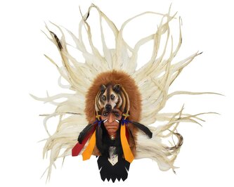 Závěsná dekorace Indiánský náčelník 55 cm - bílé peří - var. E