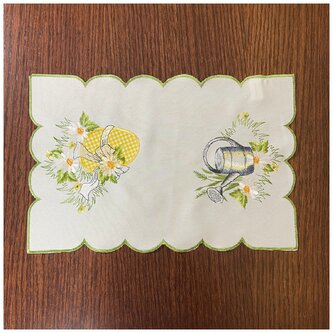Velikonoční dekorační ozdobný ubrousek SPRING I. 30x45 cm žlutá výšivka Mybesthome