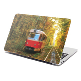 Samolepka na notebook Červená tramvaj v lese: 38x26 cm