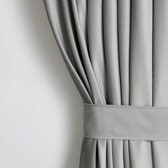 Závěs AmeliaHome Velvet 140x245 cm stříbrný, velikost 140x245