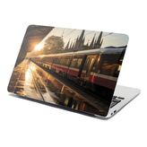 Samolepka na notebook Vlak na nádraží při východu slunce: 38x26 cm