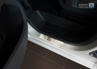 Prahové lišty Opel Zafira Life 2019- (přední, matné) Prahové lišty Opel Zafira Life 2019- (přední, matné)