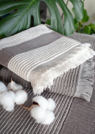 RĘCZNIK Z FRĘDZLAMI FALA 50X90 FROTTE ECRU 500 gsm BAW.