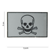 Gumová nášivka 101 Inc Skull and Bones - šedá