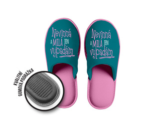 Nekupto Dárkové papuče Nevinná a milá jen vypadám Nekupto Dárkové papuče Nevinná a milá jen vypadám