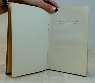 Šest let exhilu a druhé světové války