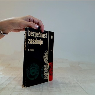 Bezpečnost zasahuje