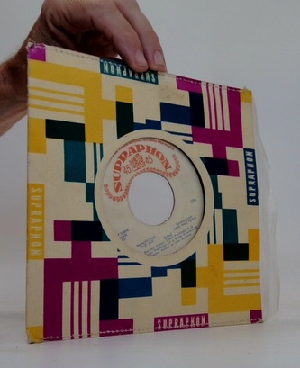 Havajská píseň ''Aue aue'', Tahitská píseň ''Nave nave fenua'',