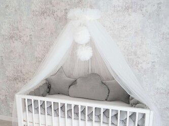 Luxusní tylový baldachýn s bambulkami-nebesa Belisima ecru Luxusní tylový baldachýn s bambulkami-nebesa Belisima ecru