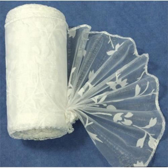 Olemovaná organza s květinovým vzorem - bílá úzká