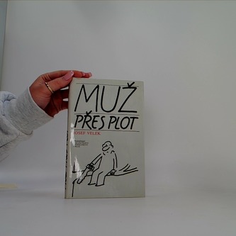 Muž přes plot