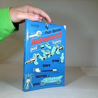 Automobil pod lupou