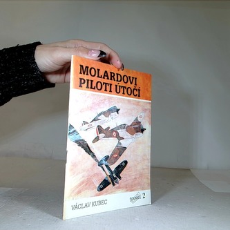 Molardovi - piloti útočí