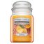 Vonná svíčka Yankee Candle z kolekce  provoní váš domov až na hodin. Tato ovocná vůně vám zpříjemní každý den!