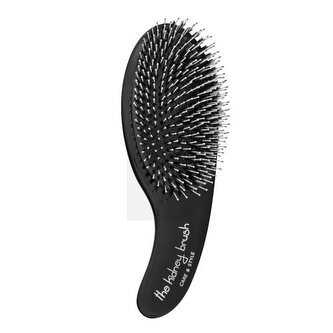 Vlasová kosmetika  v naší nabídce nese jména těch nejslavnějších kadeřnických značek. Doplňky značky Olivia Garden z kolekce  byly vytvořeny speciálně pro ženy mající všechny typy vlasů.