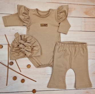 Body s volánky, legíny do zvonu a čepička, 3D, bavlna, cappuccino; 56 (1-2m)