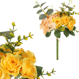 Růže a hortenzie v pugetu, žlutá barva. Růže a hortenzie v pugetu, žlutá barva.