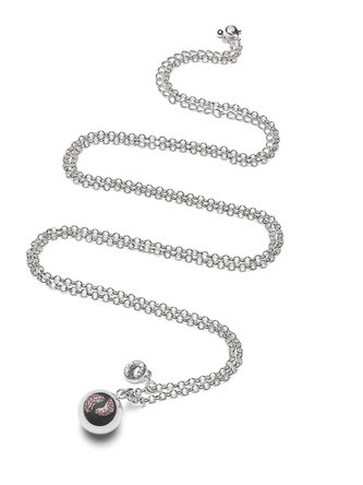 Proud MaMa Přívěšek mexická bola Jasseron kulička s dětskou růžovou nožičkou v barvě stříbrné 438