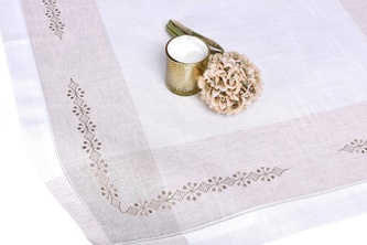 Ubrus celoroční, Elegantní hnědý ornament vyšívaný, bílo béžový 40 x 140 cm