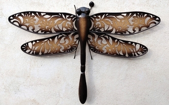 Vážka kov hnědobéžová větší