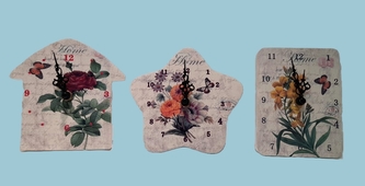 Hodiny dřevo s květinami