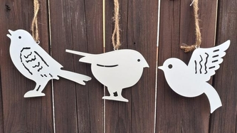 Ptáček plechový závěsný bílý