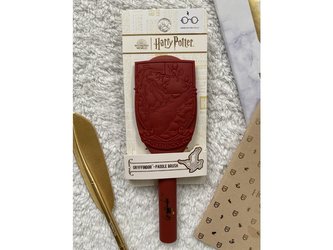 Hřeben/kartáč na vlasy červený, Nebelvír, Harry Potter Hřeben: Oválný s 3D erbem koleje