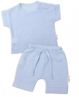 Baby Nellys 2-dílná mušelínová soupravička, tričko + kraťasky BOY, světle modrá; 56 (1-2m)