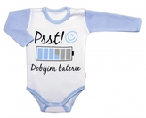 Body dlouhý rukáv s vtipným textem Baby Nellys, Psst! Dobíjím baterie, kluk; 56 (1-2m)