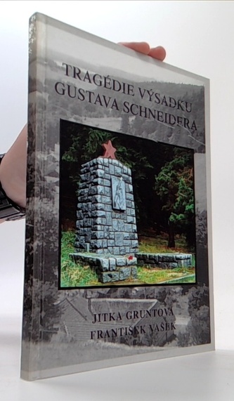 Trag0die v7sadku Gustava Schneidera