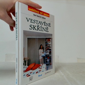 Vestavěné skříně