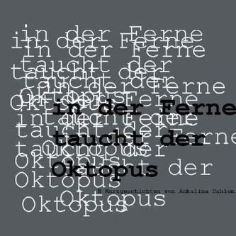 In der Ferne taucht der Oktopus
