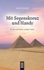 Mit Segenskreuz und Handy