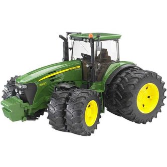 Bruder Traktor JOHN DEERE 7930 + přídavná kola